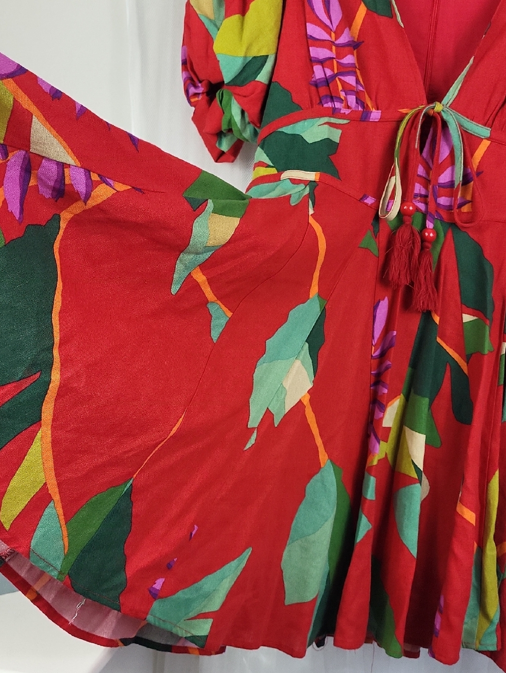 House of Harlow 1960 Red Floral Tie-Front Puff Sleeve Mini Dress. Size 6 - Picture 4 of 10